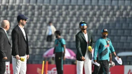 টস হেরে ফিল্ডিংয়ে বাংলাদেশ, হাসান মুরাদের অভিষেক