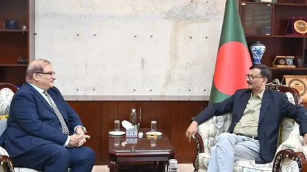 পররাষ্ট্র উপদেষ্টার সাথে পাকিস্তানের হাইকমিশনারের প্রথম সাক্ষাৎ