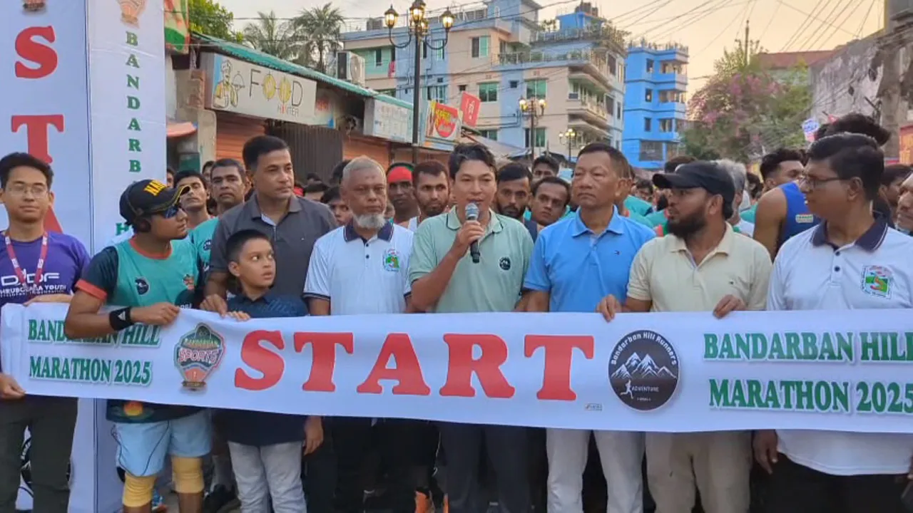 বান্দরবানে হিল ম্যারাথন প্রতিযোগিতায় ৩০০ প্রতিযোগীর অংশগ্রহণ