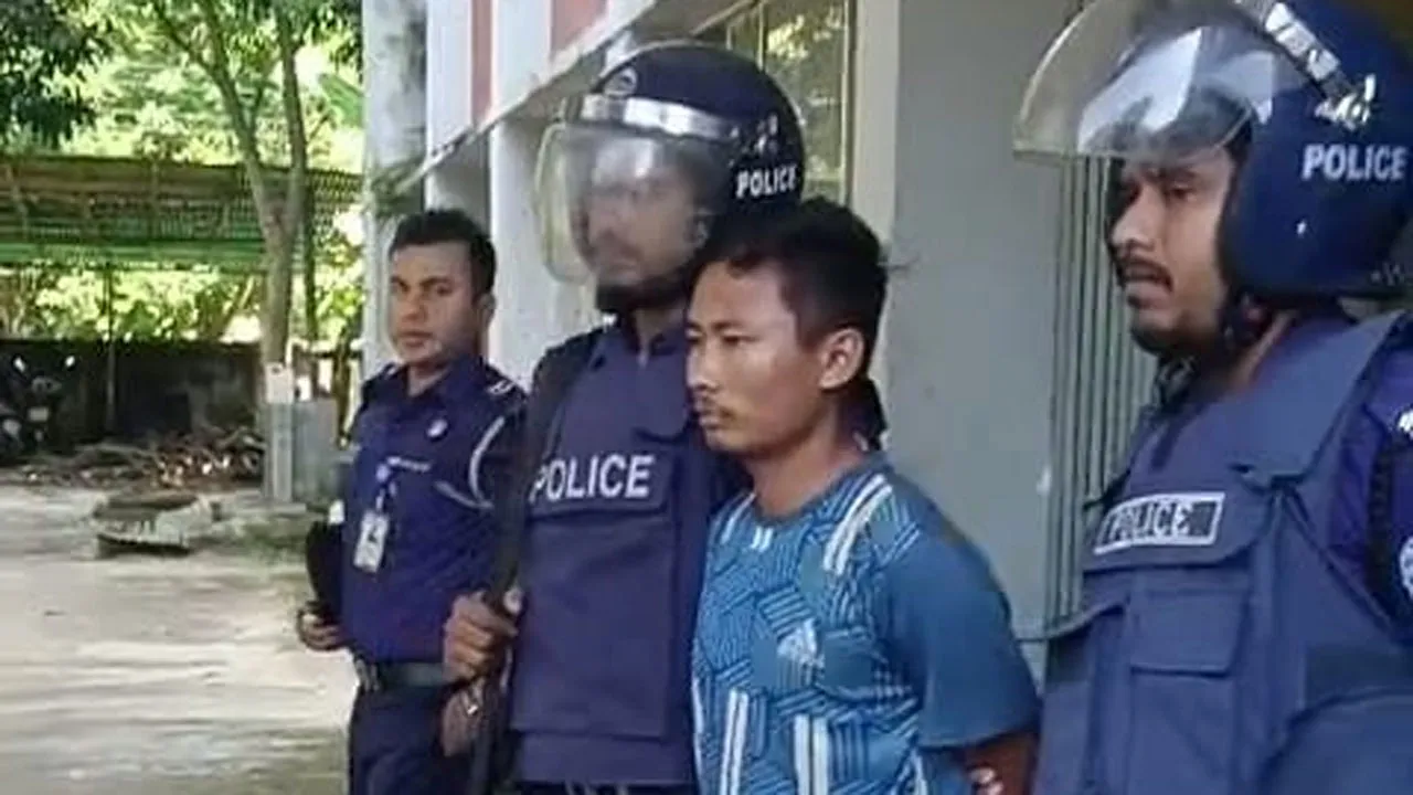 বান্দরবানে ইজিবাইকচালক হত্যা : যুবক গ্রেফতার
