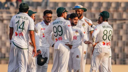 দ্বিতীয় দিনেই চালকের আসনে বাংলাদেশ, আইরিশদের নেই ৫ উইকেট