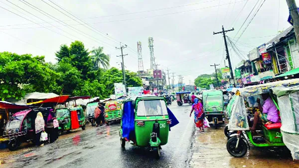 অনুমোদনহীন যানবাহনের দাপটে বাড়ছে দুর্ঘটনা ও প্রাণহানি