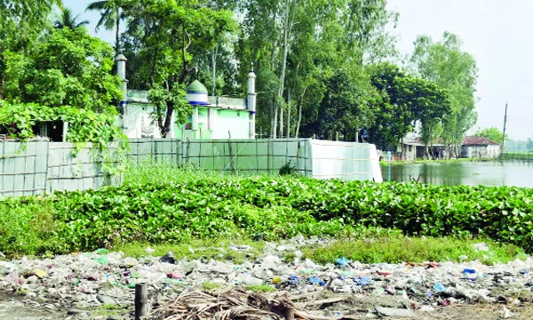 সৈয়দপুরে রেলের জলাধার ভরাট করে প্লট বিক্রি