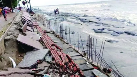 কুয়াকাটায় বিলীন হচ্ছে দর্শনীয় স্থান