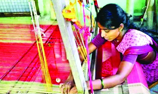 অস্তিত্ব সঙ্কটে সিরাজগঞ্জের তাঁতশিল্প বেতন পাননি অনেক শ্রমিক