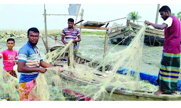 তজুমদ্দিনের জেলে পল্লীতে ঈদের আনন্দ ম্লান