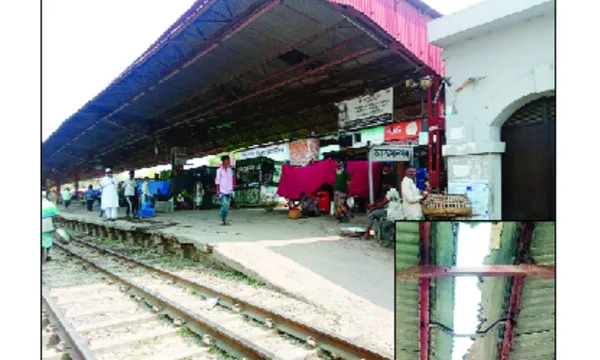 সংস্কারের অভাবে জীর্ণ আহসানগঞ্জ রেলস্টেশন, দুর্ভোগে হাজারো যাত্রী