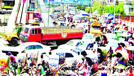 নারায়ণগঞ্জ শহরের নতুন যন্ত্রণা ব্যাটারিচালিত অটোরিকশা