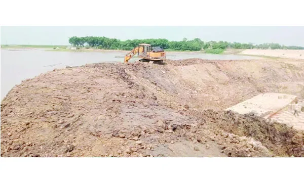 অসম্পূর্ণ বাঁধে শনি ও মাটিয়ান হাওর ঝুঁকিতে, দুশ্চিন্তায় কৃষক