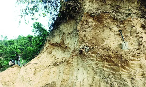 মিরসরাইয়ে দেদার পাহাড় উজাড় বাড়ছে ভূমিধসের ঝুঁঁকি