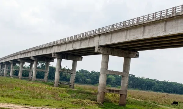মরা খালে পরিণত ব্রহ্মপুত্র, খননের দাবি দুই পাড়ের মানুষের