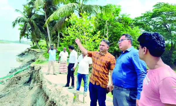 ফেনী নদী গিলে খাচ্ছে ৩  উপজেলার বিস্তীর্ণ জনপদ