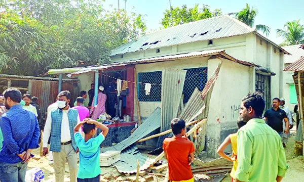 ক্ষতিগ্রস্তদের পাশে নবনির্বাচিত এমপি ড. ইলিয়াস মোল্লা
