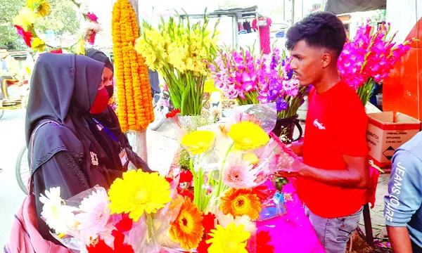 পয়লা ফাল্গুনে ঝিনাইদহে ৫ কোটি টাকার ফুল বিক্রি