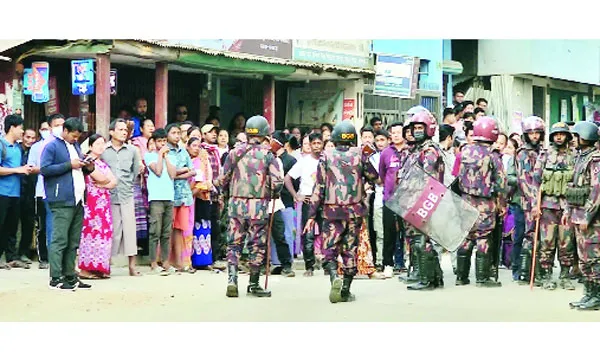 জেলায় জেলায় উৎসবমুখর পরিবেশে ভোট গ্রহণ