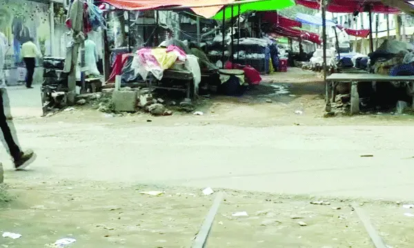 মাটির নিচে চাপা রেলের কোটি টাকার সম্পদ