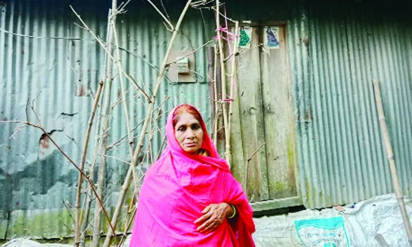 মানুষের সেবায় নিবেদিত ইউপি সদস্য, নিজের ঘরেই চরম দুর্দশা