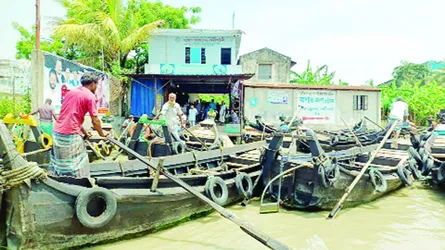 আ’লীগ নেতার নিয়ন্ত্রণে বাংলাবাজার ঘাটে ভাড়া বৃদ্ধি, স্থানীয়দের ক্ষোভ
