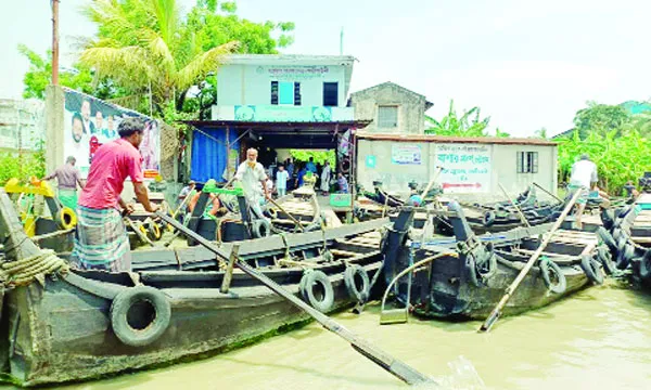আ’লীগ নেতার নিয়ন্ত্রণে বাংলাবাজার ঘাটে ভাড়া বৃদ্ধি, স্থানীয়দের ক্ষোভ