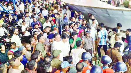ফিরতি পথেও উপচে পড়া ভিড়