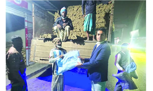 আড়াইহাজারে শীতার্তদের পাশে ইউএনও