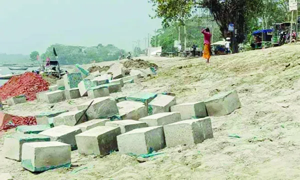 রাঙ্গাবালীতে সাড়ে ৪ কোটি টাকার  সড়ক নির্মাণে অনিয়মের অভিযোগ