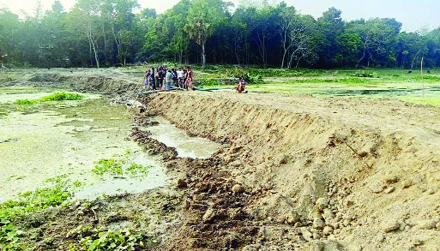 শালিখায় পাউবোর নদীখনন আতঙ্কে অর্ধশত ভূমিহীন পরিবার