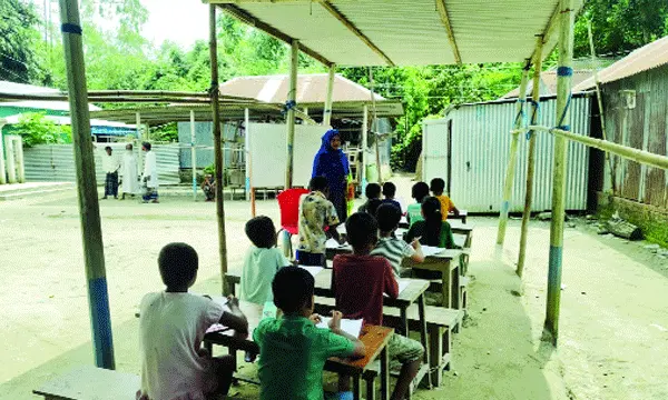 ৮৫ বছরেও পাকা ভবন জোটেনি লোচনা প্রাথমিক বিদ্যালয়ের