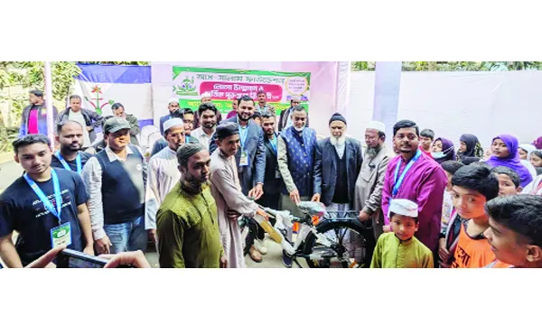 নিয়মিত নামাজ ও প্রতিযোগিতায় পুরস্কার পেল শিক্ষার্থীরা