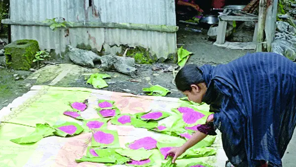হারিয়ে যাচ্ছে গ্রামবাংলার ঐতিহ্য ‘পাপরা’