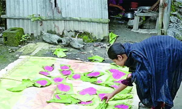 হারিয়ে যাচ্ছে গ্রামবাংলার ঐতিহ্য ‘পাপরা’