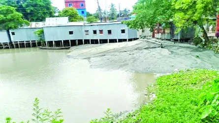 নিকলীতে বালু দিয়ে শতবর্ষী জলাশয় ভরাট তদন্তের আশ্বাস প্রশাসনের