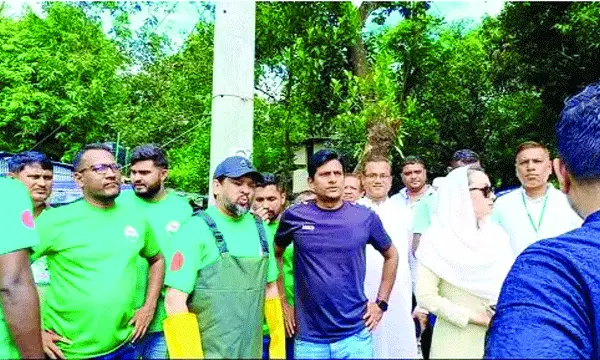 ৬০০ কর্মী নিয়ে খাল পরিষ্কার এমপি হুমামের