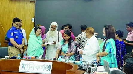 সন্ত্রাসে ছাড় নয়, কর্মকর্তাদেরও জবাবদিহি করতে হবে : বিমানমন্ত্রী