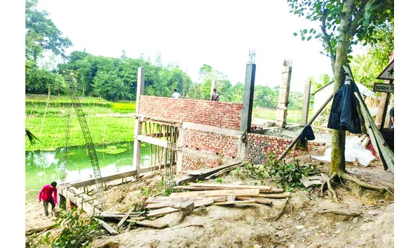 কুমার নদের জায়গা দখল  করে স্থাপনা নির্মাণ