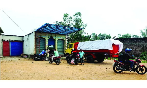 হাওরাঞ্চলে জ্বালানি সঙ্কট তীব্র চরম ভোগান্তিতে কৃষক-চালক