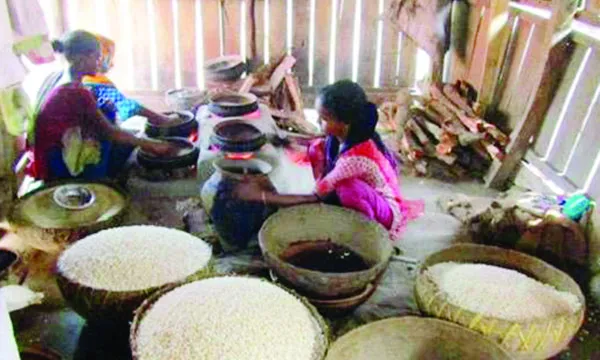 ঝালকাঠির ২০ গ্রামে মুড়ি ভাজায় ব্যস্ত তিনশ’ পরিবার