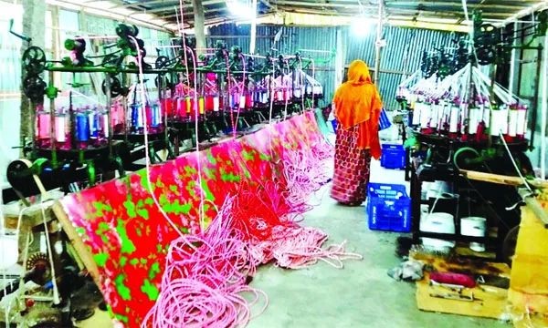 উলিপুরের প্রত্যন্ত গ্রামে ২ সহোদরের দড়ির কারখানা