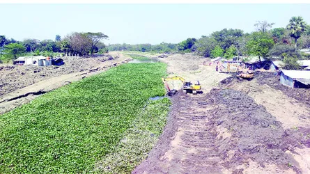 চৌগাছায় কপোতাক্ষের পাড় কেটে মাটি লুট