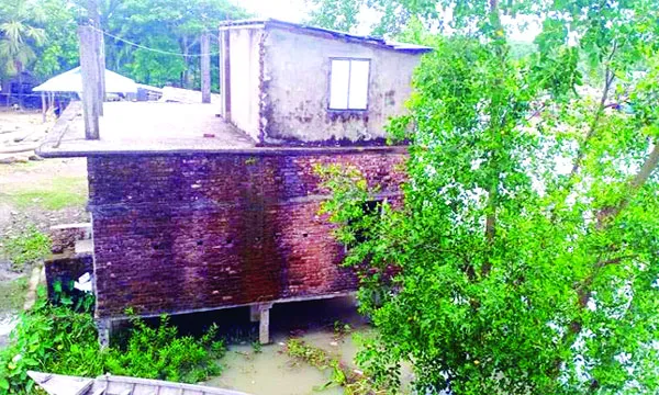 কলাপাড়ায় পলি ভরাট ও দখলে অস্তিত্ব সঙ্কটে শাখা নদী