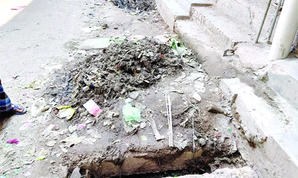 ডাম্পিং স্টেশন সঙ্কটে কালিয়াকৈর পৌরসভা