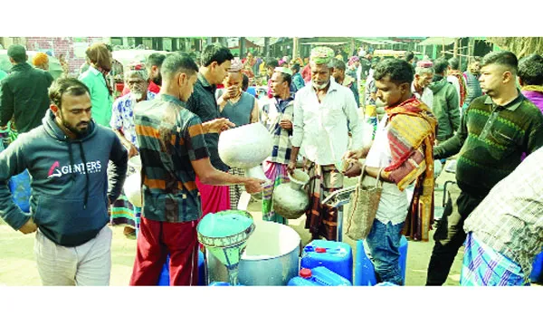 সাটুরিয়ায় ঘণ্টায় বিক্রি ৩০০ মণ দুধ