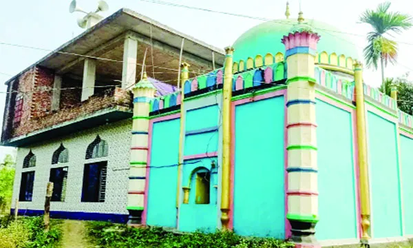চুন-সুরকির গাঁথুনিতে আড়াই শ’ বছরের খানবাড়ি মসজিদ