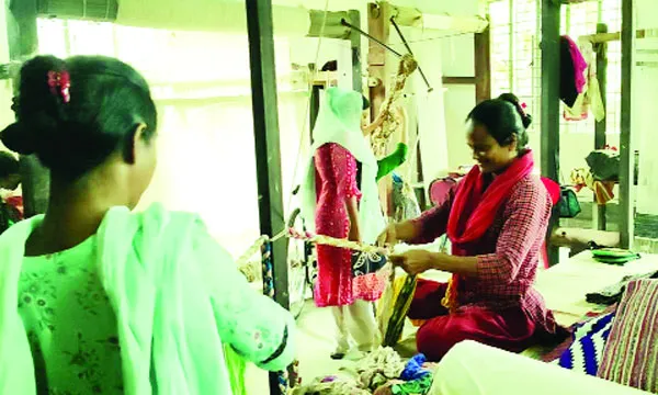 প্রতিবন্ধী নারীদের কারুপণ্য যাচ্ছে ইউরোপ-আমেরিকায়