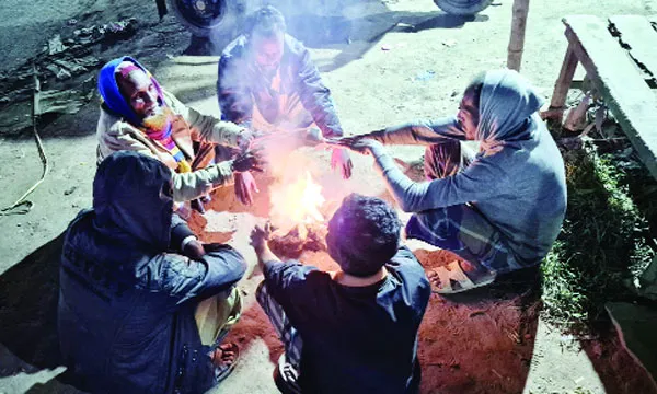 শীতে কাঁপছে সারা দেশ