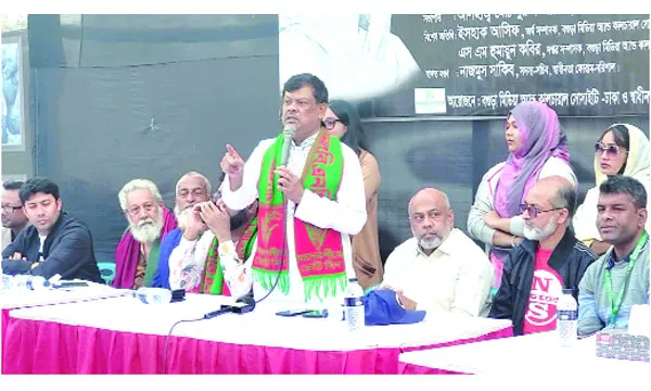 বরিশালের বেলসপার্কে খালেদা জিয়ার জীবন নিয়ে প্রামাণ্যচিত্র উদ্বোধনকালে বক্তব্য রাখছেন বিএনপির জাতীয় নির্বাহী কমিটির সদস্য আবু নাসের মুহাম্মদ রহমাতুল্লাহ । বিজ্ঞপ্তি
