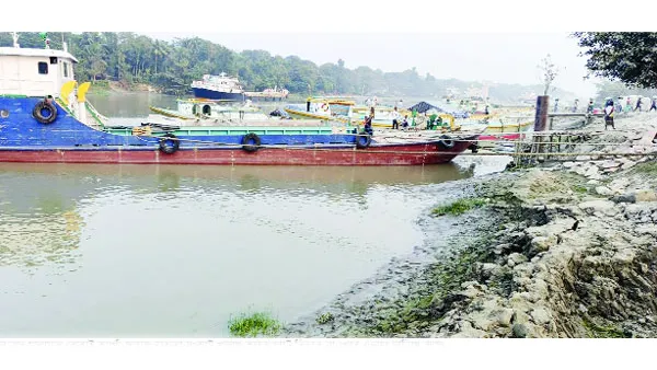 নদীর দুই তীরে গাইডওয়াল নির্মাণের দাবি স্থানীয় ব্যবসায়ীদের