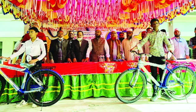 রানীনগরে মেধা যাচাইয়ে ২ শিক্ষার্থী পেল বাইসাইকেল