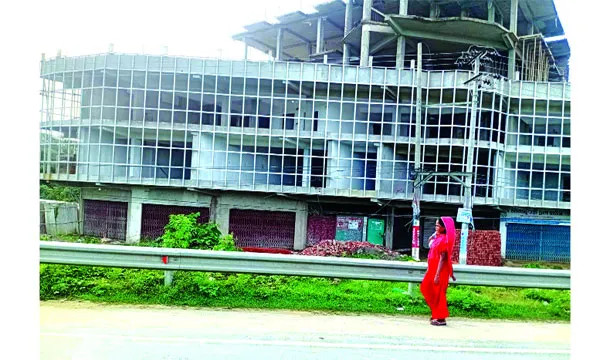 চকরিয়ায় সড়ক ও জনপথ বিভাগের শত কোটি টাকার জমিতে ভবন নির্মাণ