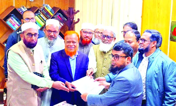 চাঁপাইনবাবগঞ্জ-৩ আসনে নূরুল ইসলাম বুলবুলের মনোনয়ন ফরম সংগ্রহ